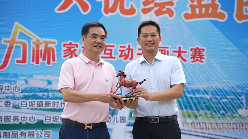 翰墨飘香润童心 家校携手绘未来 (3).jpg